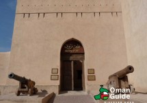 nizwa_fort_cannons_20181130181239.jpg